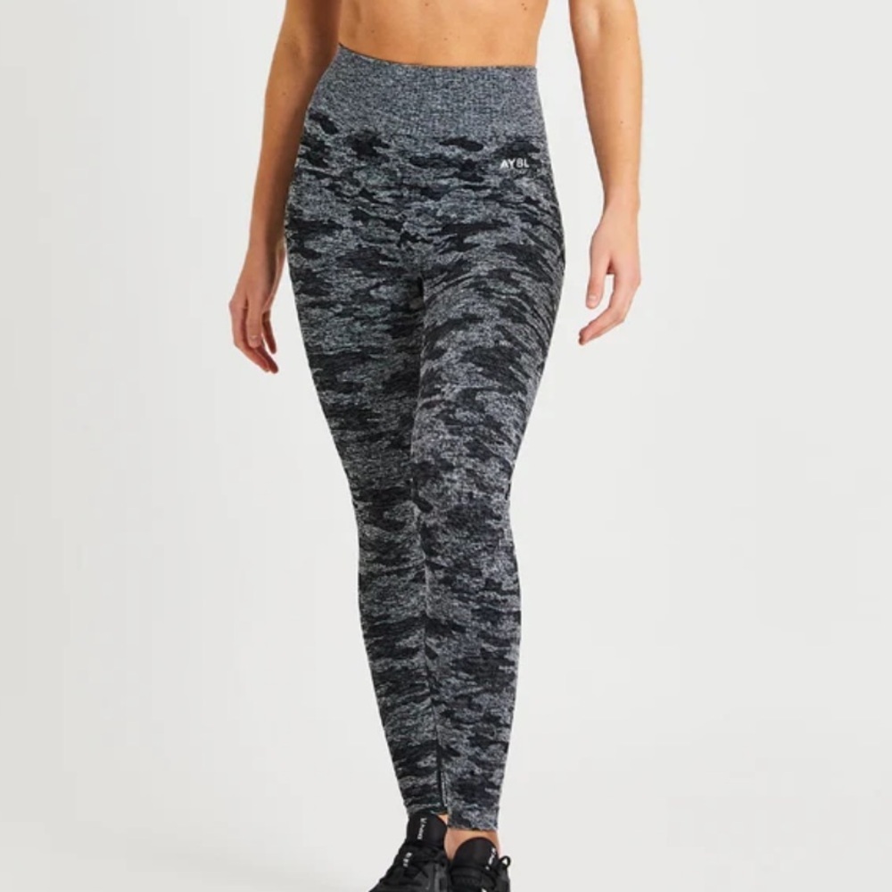 AYBL Black Camo Seamless Scrunch Butt Leggings L